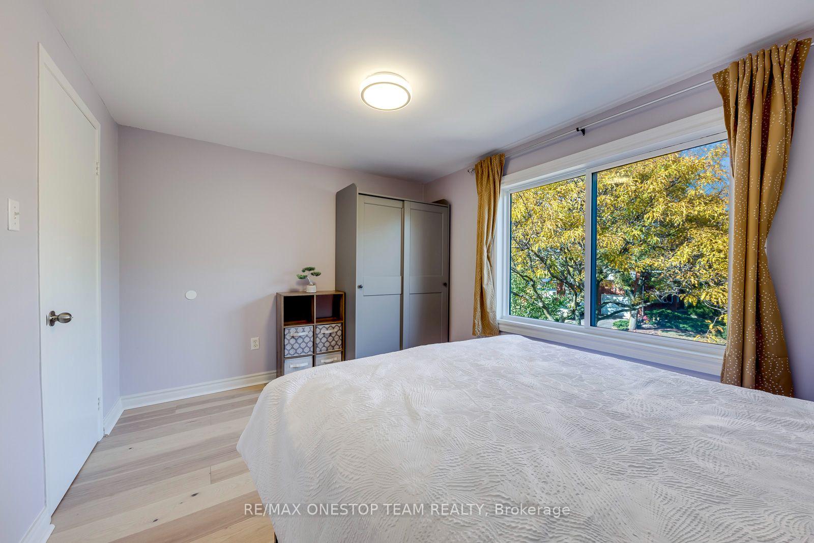 Photo 30 of 2070 Glenada Crescent, Oakville, Wedgewood Creek — HOMEH