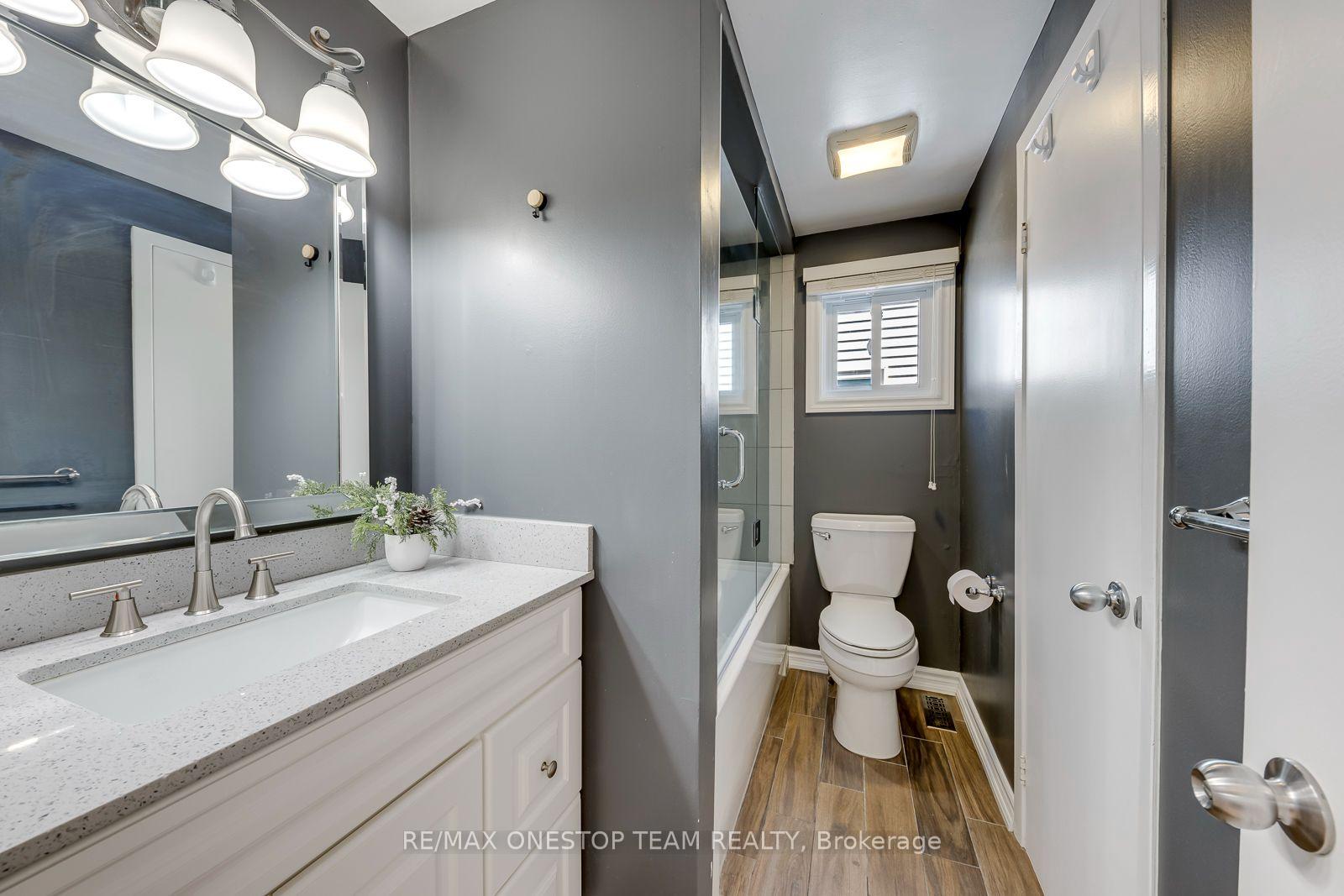 Photo 33 of 2070 Glenada Crescent, Oakville, Wedgewood Creek — HOMEH