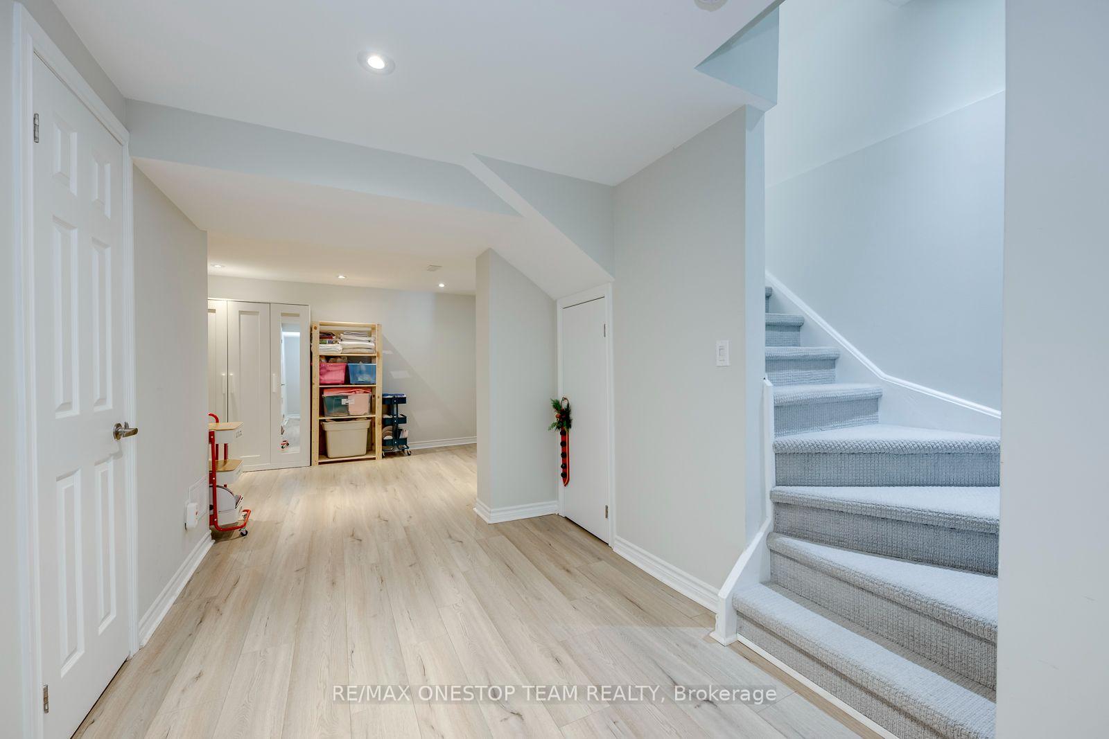 Photo 34 of 2070 Glenada Crescent, Oakville, Wedgewood Creek — HOMEH