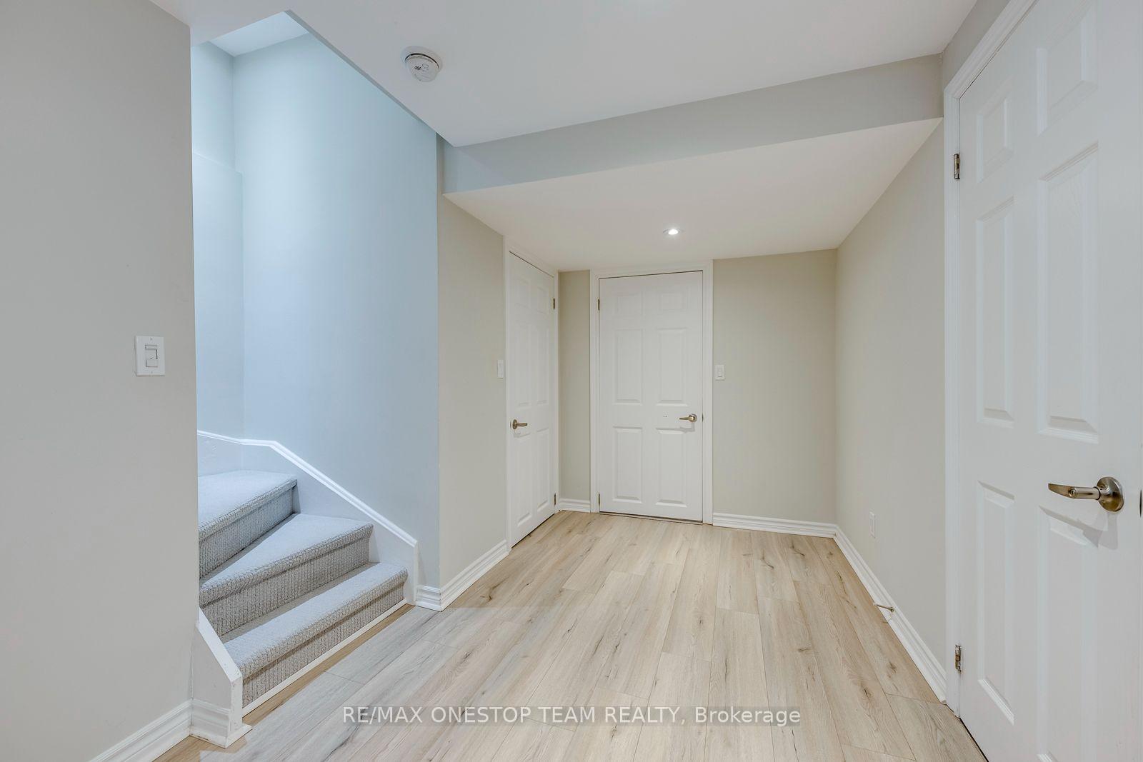 Photo 35 of 2070 Glenada Crescent, Oakville, Wedgewood Creek — HOMEH