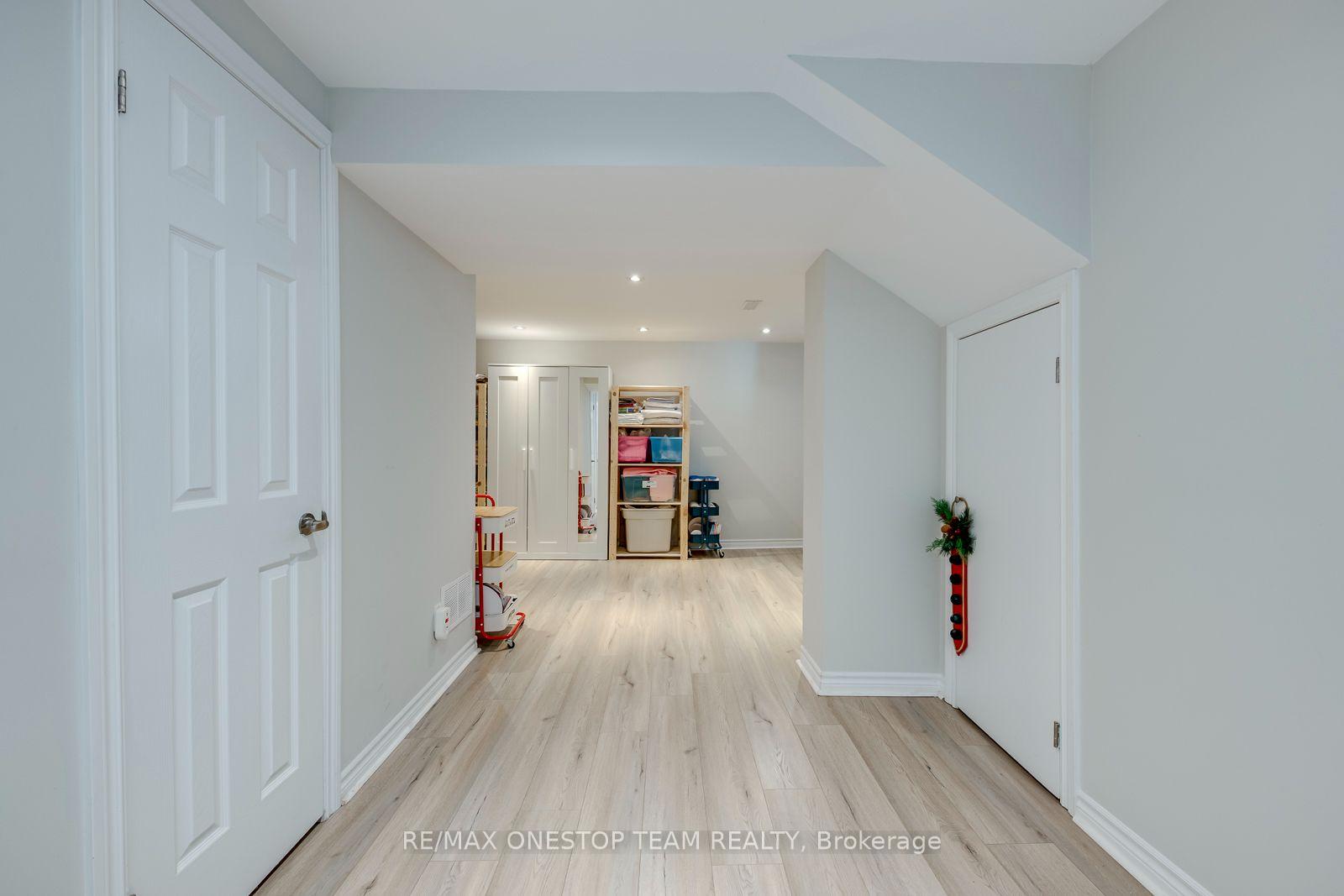 Photo 36 of 2070 Glenada Crescent, Oakville, Wedgewood Creek — HOMEH