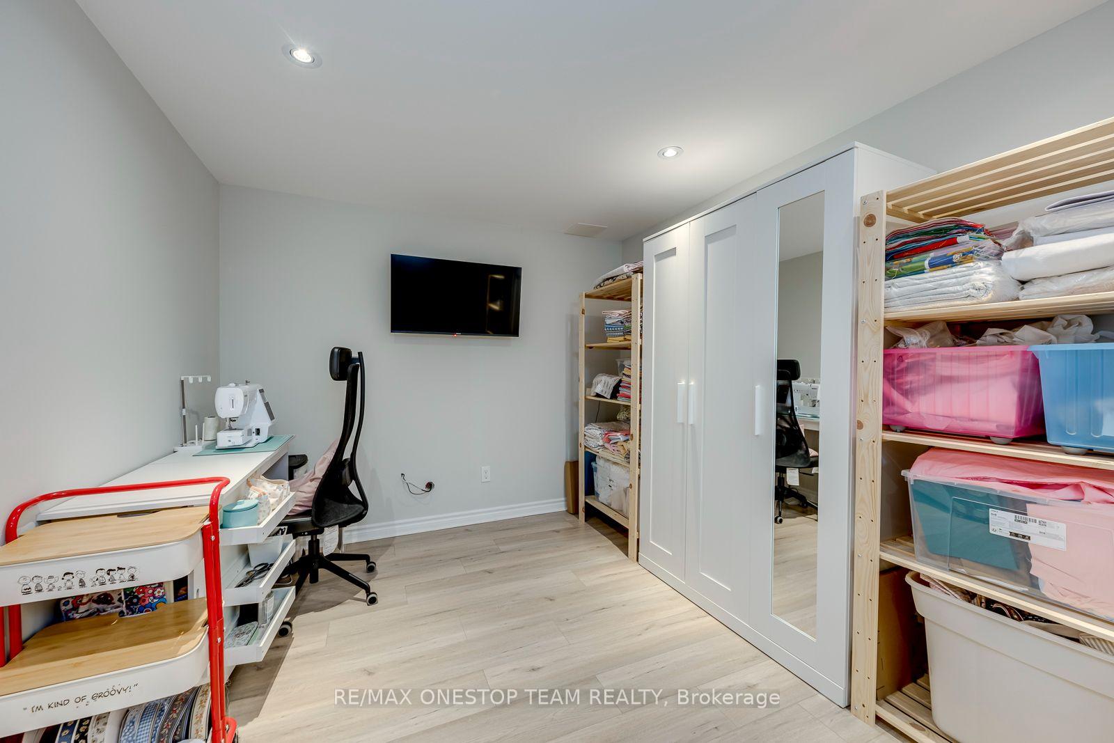 Photo 37 of 2070 Glenada Crescent, Oakville, Wedgewood Creek — HOMEH