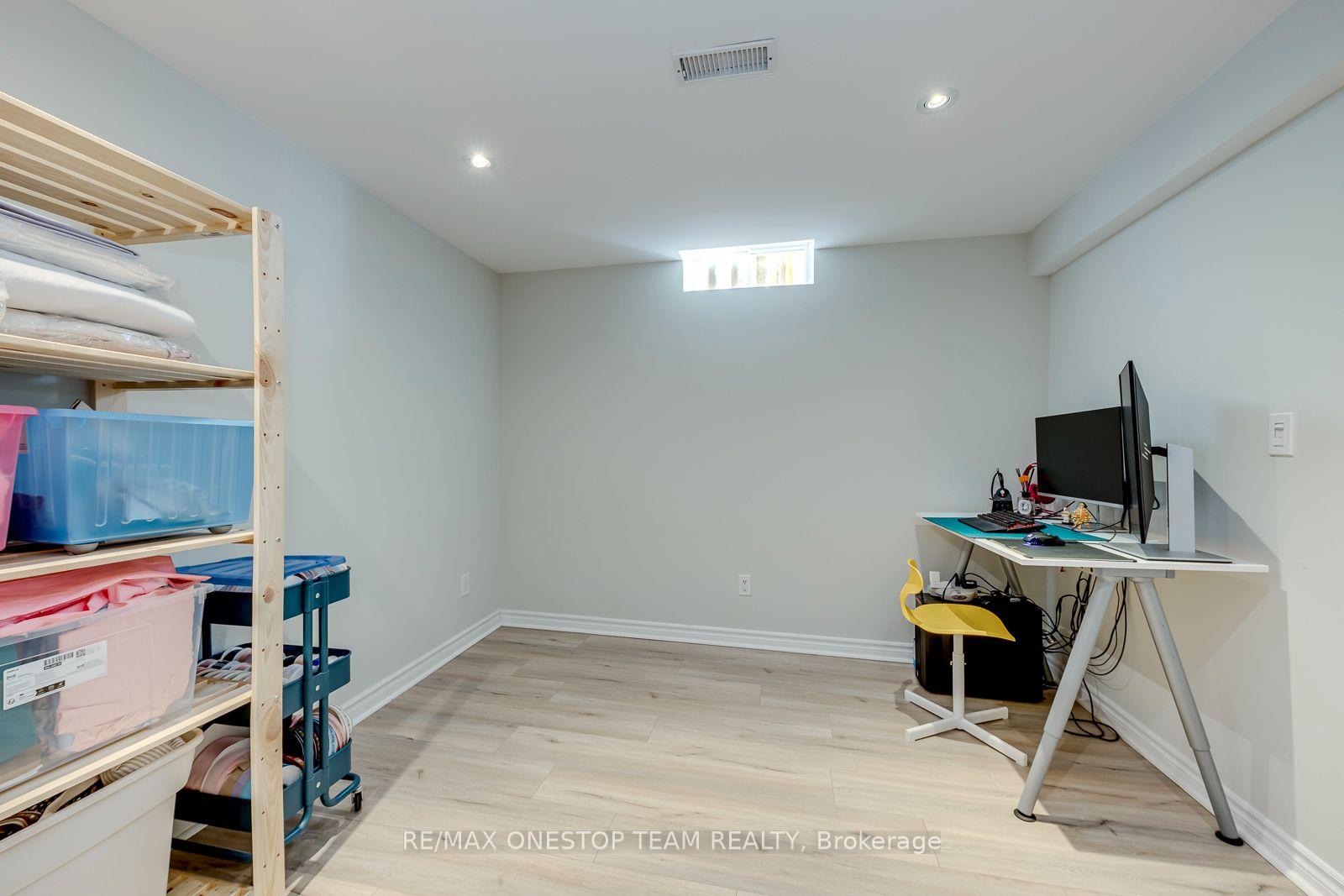 Photo 38 of 2070 Glenada Crescent, Oakville, Wedgewood Creek — HOMEH
