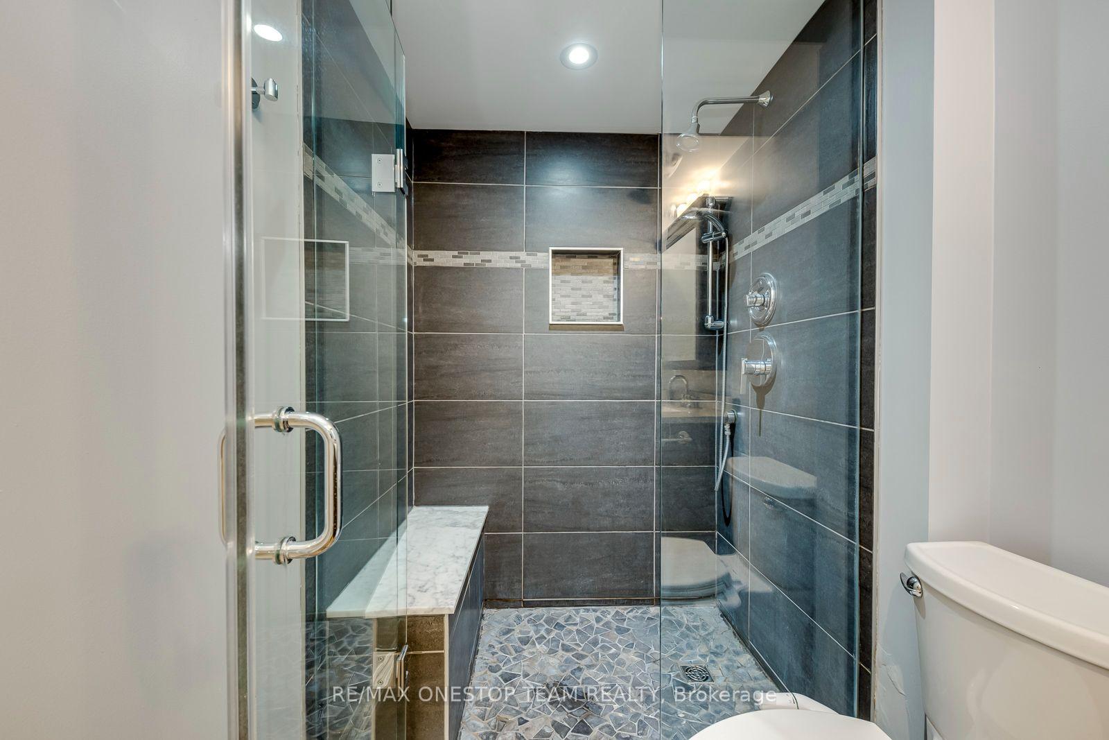 Photo 40 of 2070 Glenada Crescent, Oakville, Wedgewood Creek — HOMEH