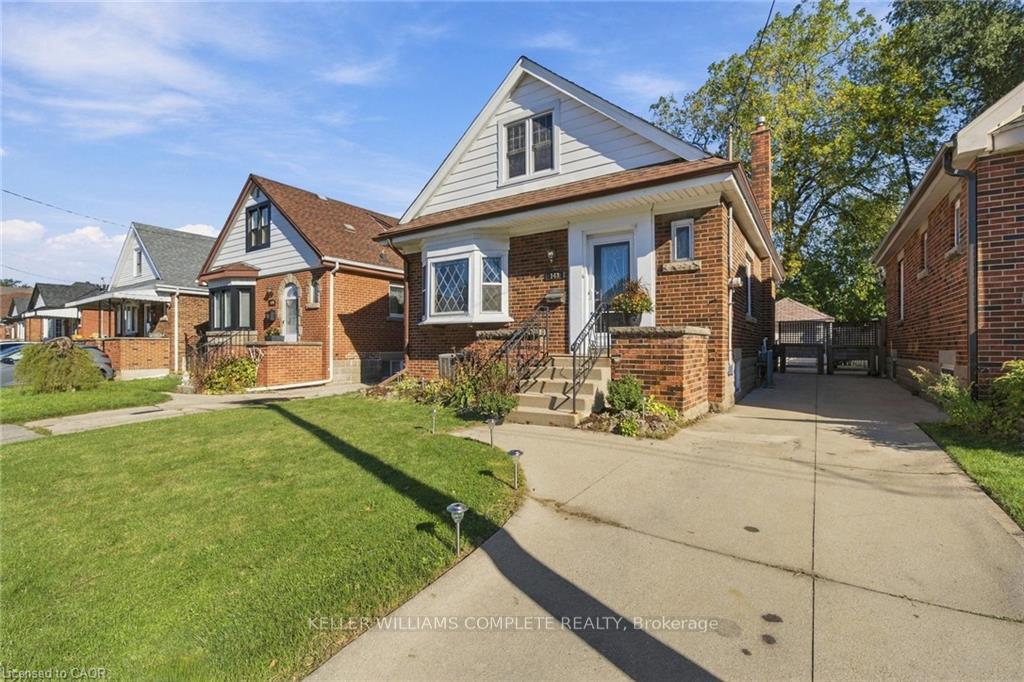 Photo 2 of 143 Huxley Avenue S, Hamilton, Delta — HOMEH
