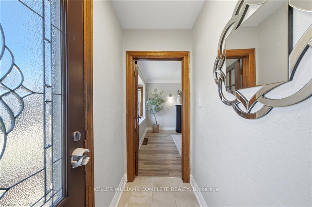 Photo 4 of 143 Huxley Avenue S, Hamilton, Delta — HOMEH