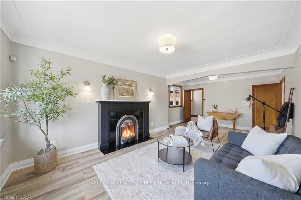 Photo 5 of 143 Huxley Avenue S, Hamilton, Delta — HOMEH