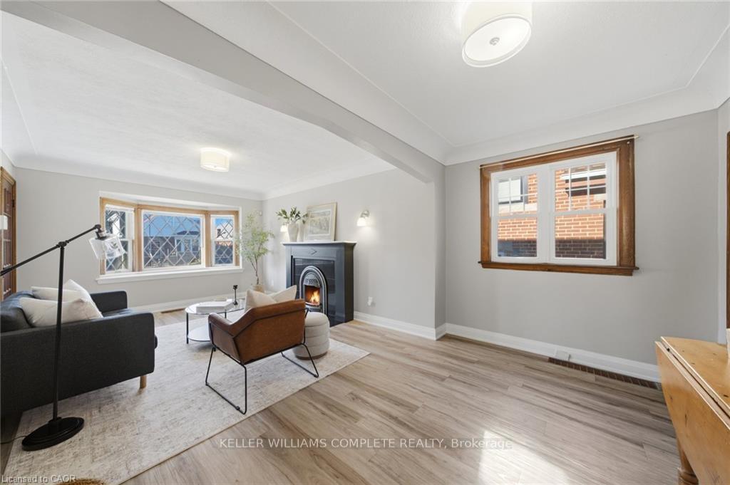 Photo 9 of 143 Huxley Avenue S, Hamilton, Delta — HOMEH