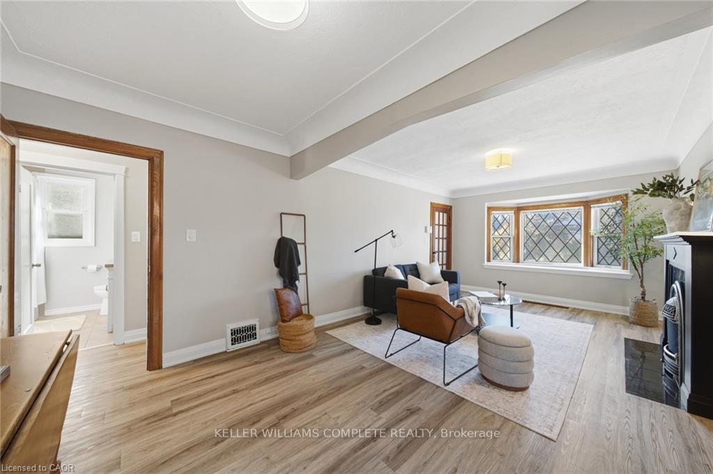 Photo 10 of 143 Huxley Avenue S, Hamilton, Delta — HOMEH