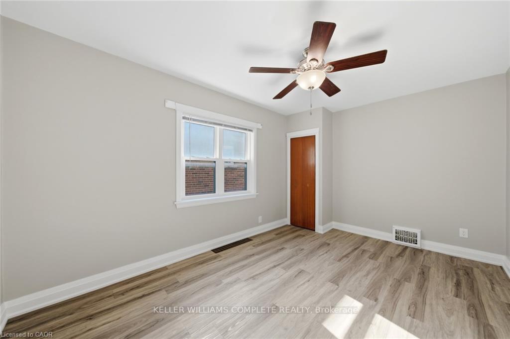 Photo 12 of 143 Huxley Avenue S, Hamilton, Delta — HOMEH