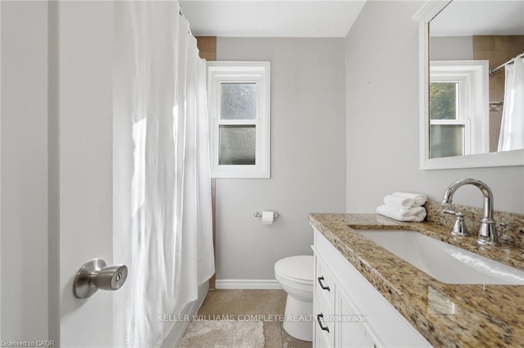 Photo 16 of 143 Huxley Avenue S, Hamilton, Delta — HOMEH