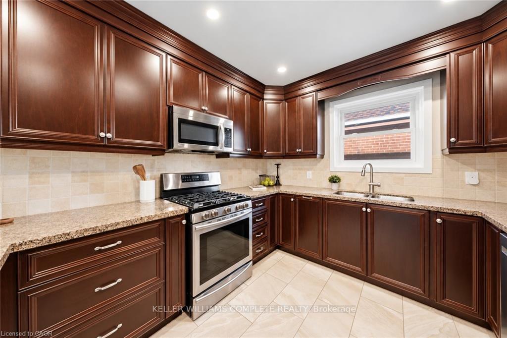 Photo 19 of 143 Huxley Avenue S, Hamilton, Delta — HOMEH
