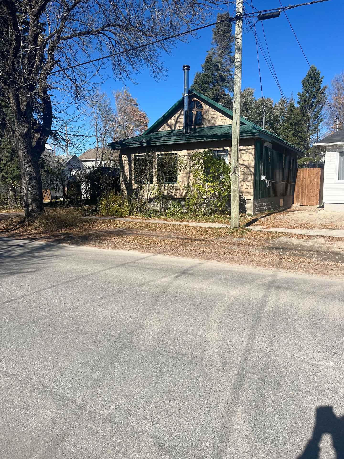Photo 4 of 10 Golden Avenue, Timmins, SP - Main Area — HOMEH