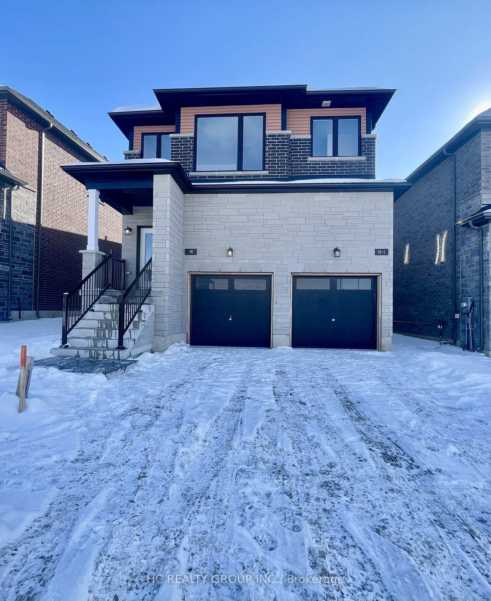 Photo of Unit Upper, 19 Gateway Drive