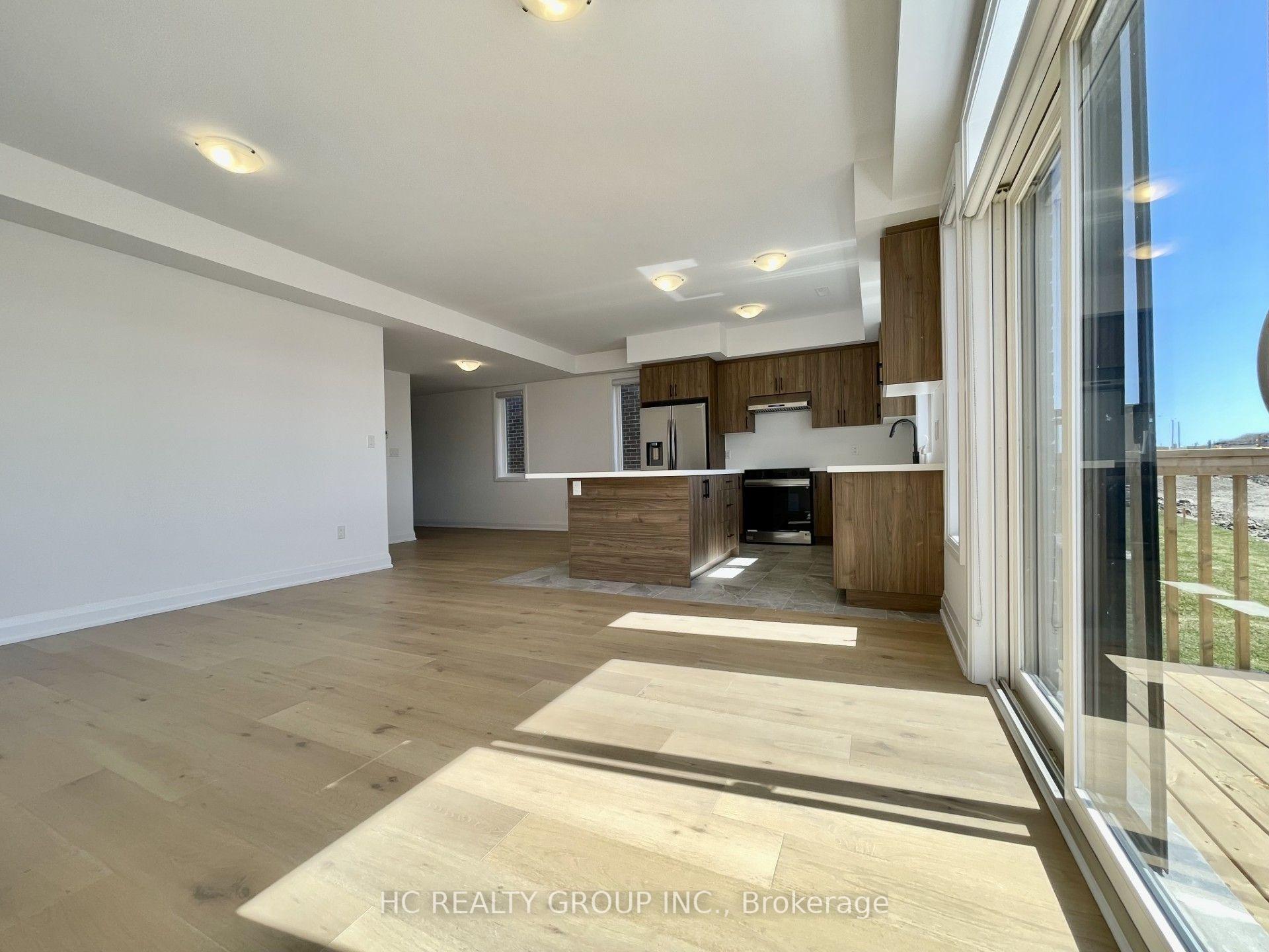 Photo 4 of Unit Upper, 19 Gateway Drive, Barrie, Rural Barrie Southeast — HOMEH