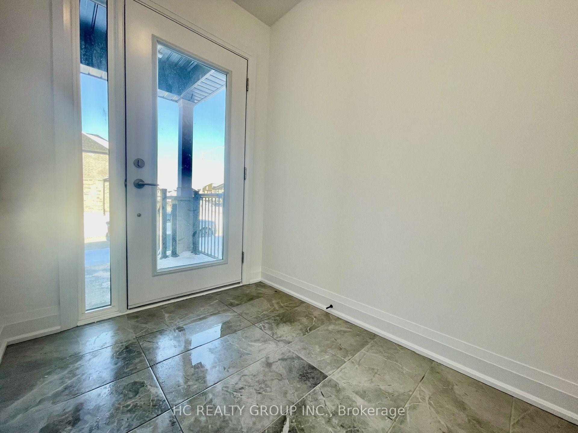 Photo 10 of Unit Upper, 19 Gateway Drive, Barrie, Rural Barrie Southeast — HOMEH