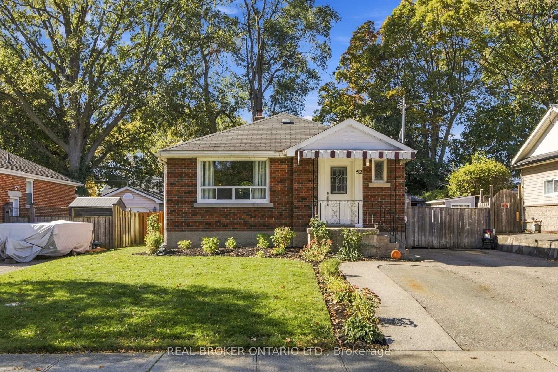 Photo 1 of 52 Dudhope Avenue, Cambridge, Christopher-Champlain — HOMEH
