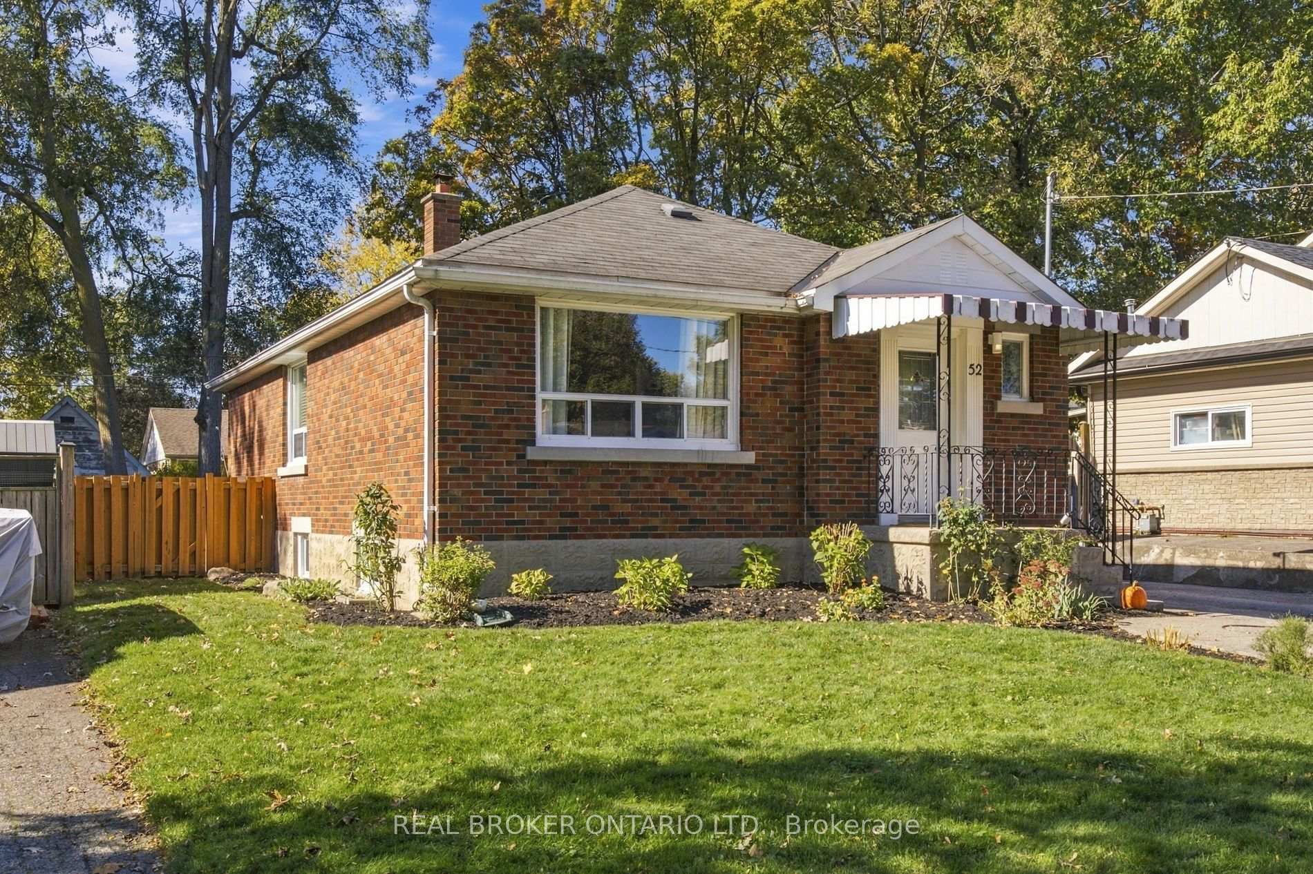 Photo 2 of 52 Dudhope Avenue, Cambridge, Christopher-Champlain — HOMEH