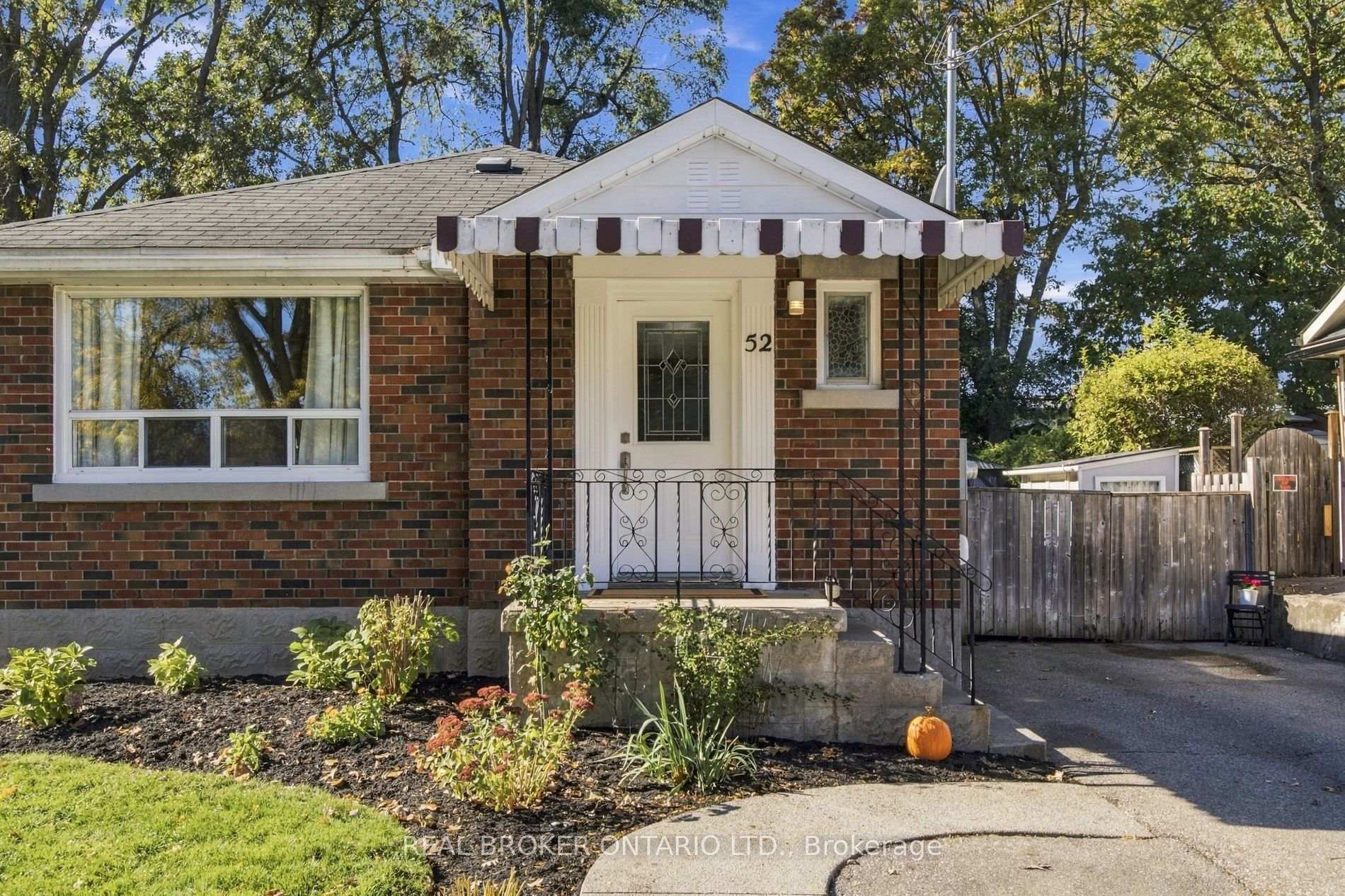 Photo 4 of 52 Dudhope Avenue, Cambridge, Christopher-Champlain — HOMEH