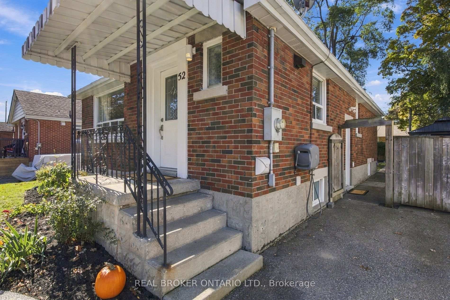 Photo 5 of 52 Dudhope Avenue, Cambridge, Christopher-Champlain — HOMEH