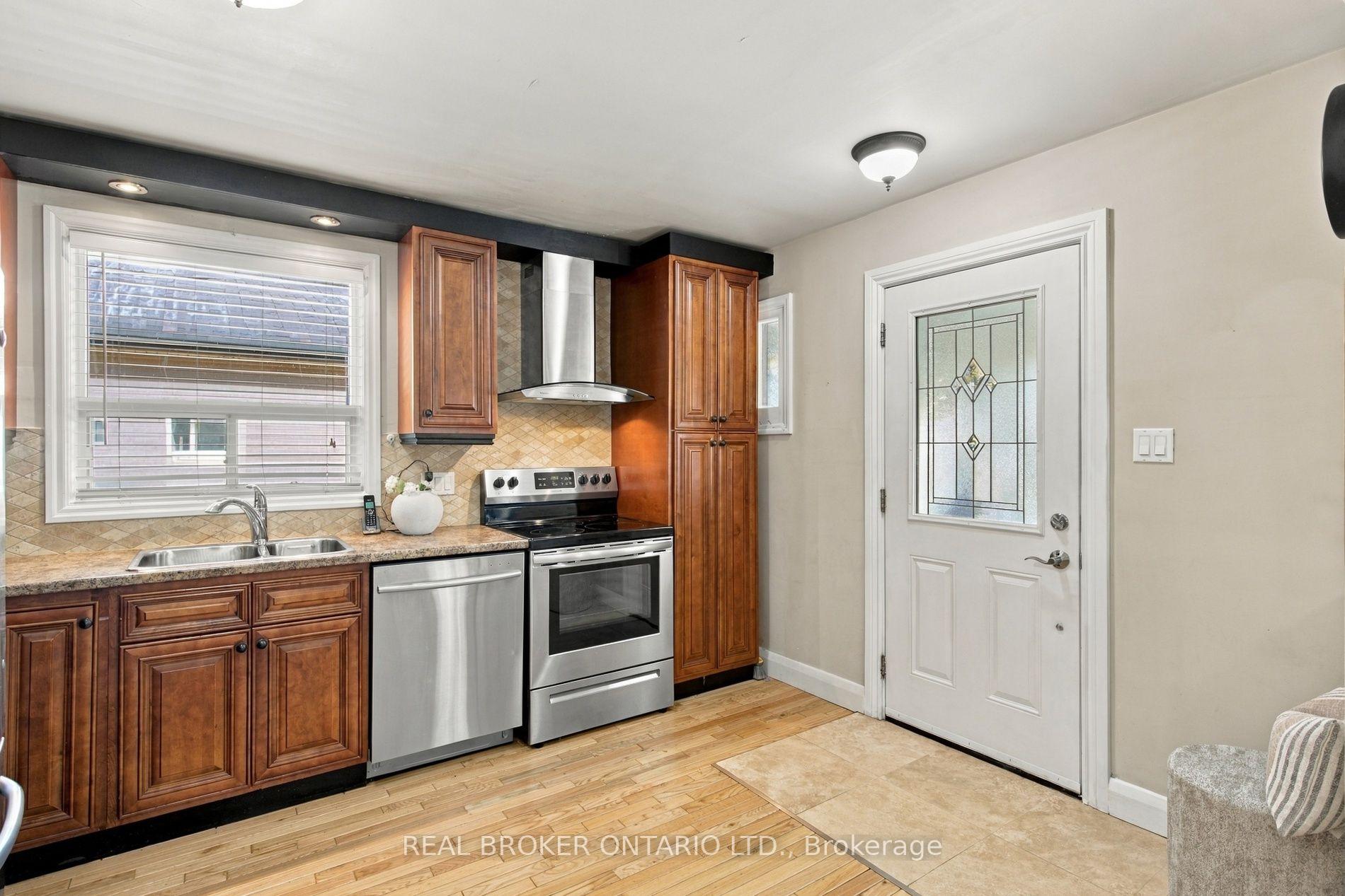 Photo 7 of 52 Dudhope Avenue, Cambridge, Christopher-Champlain — HOMEH