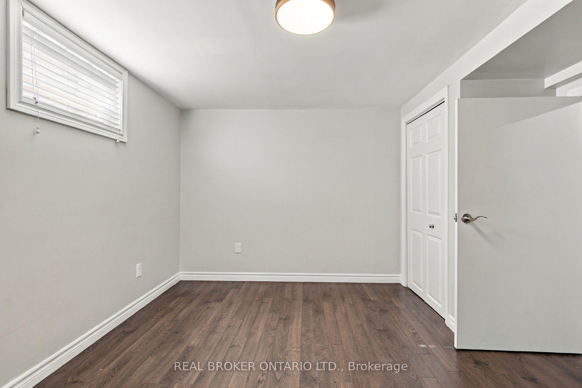 Photo 32 of 52 Dudhope Avenue, Cambridge, Christopher-Champlain — HOMEH