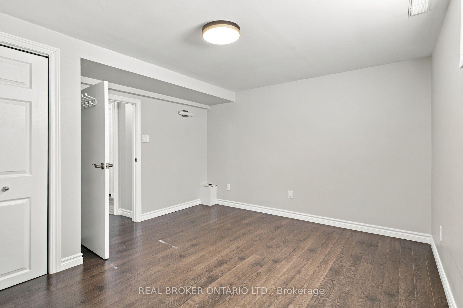 Photo 33 of 52 Dudhope Avenue, Cambridge, Christopher-Champlain — HOMEH
