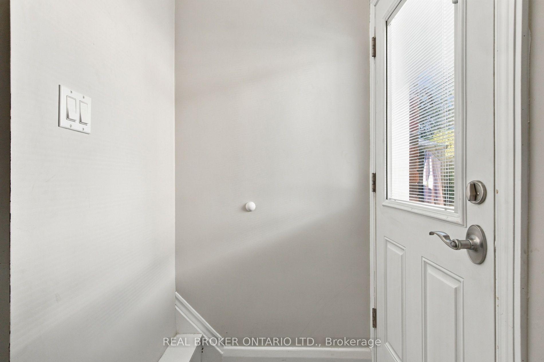 Photo 36 of 52 Dudhope Avenue, Cambridge, Christopher-Champlain — HOMEH