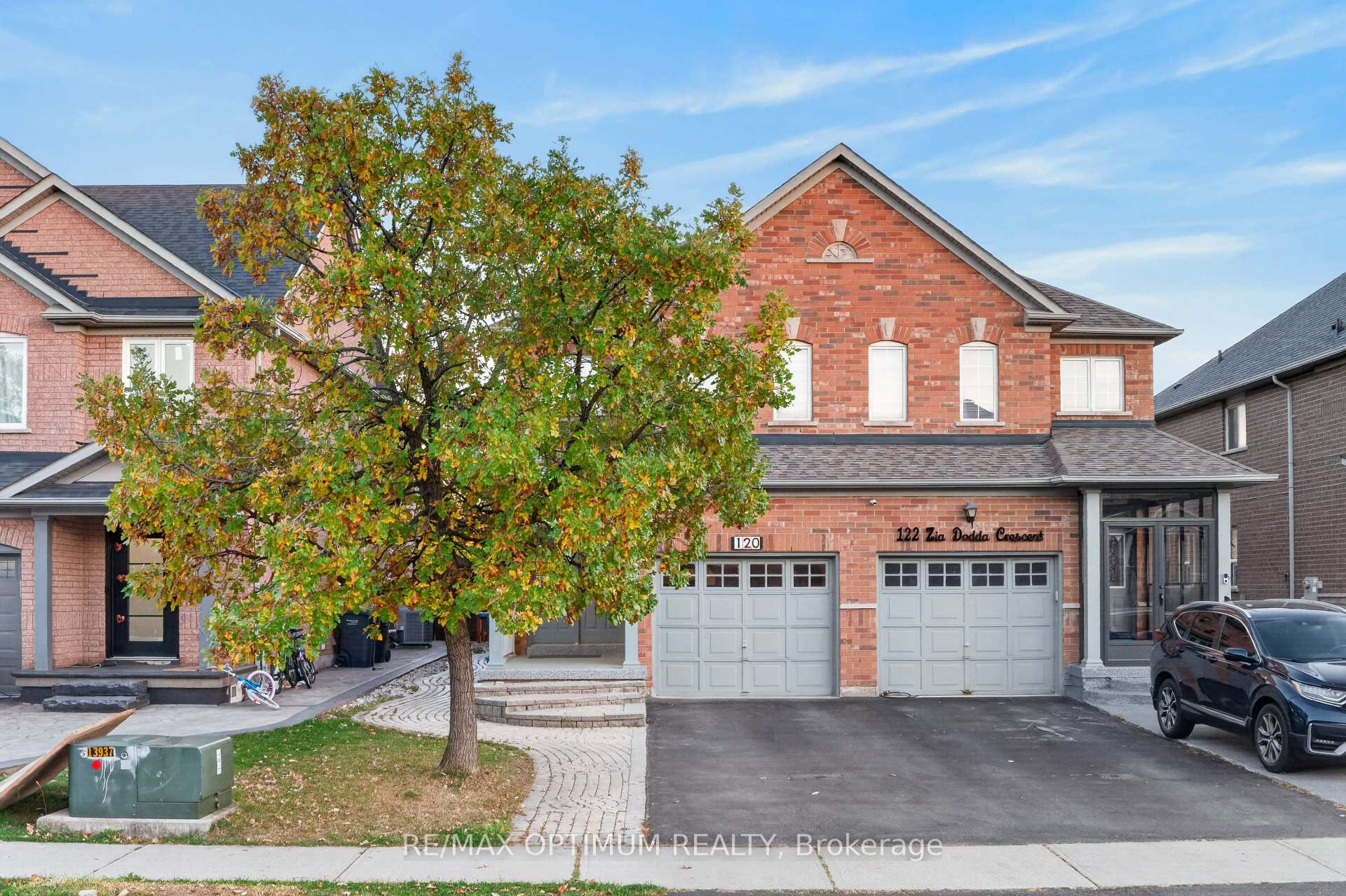 Photo 2 of 120 Zia Dodda Crescent, Brampton, Bram East — HOMEH
