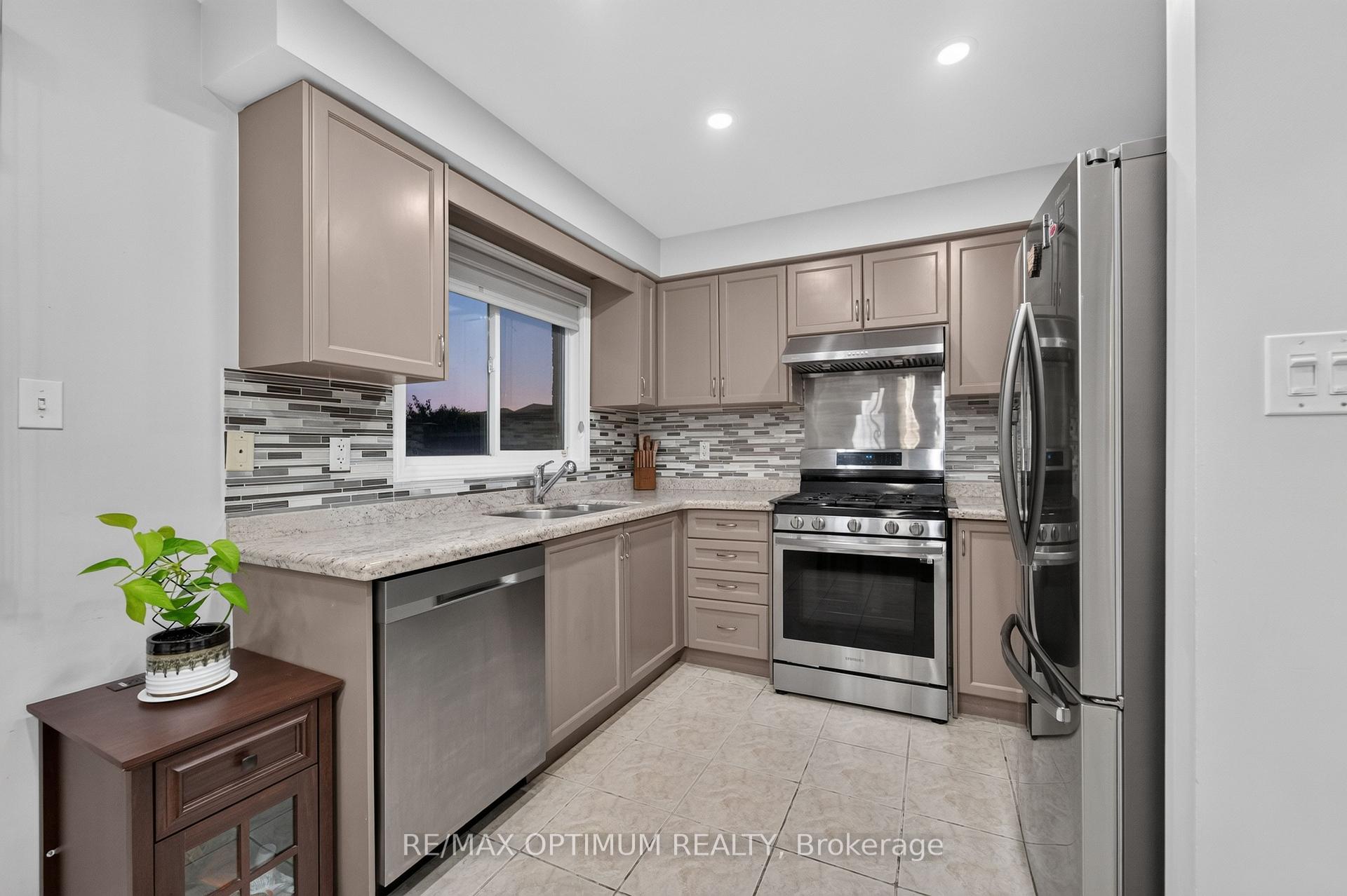 Photo 18 of 120 Zia Dodda Crescent, Brampton, Bram East — HOMEH