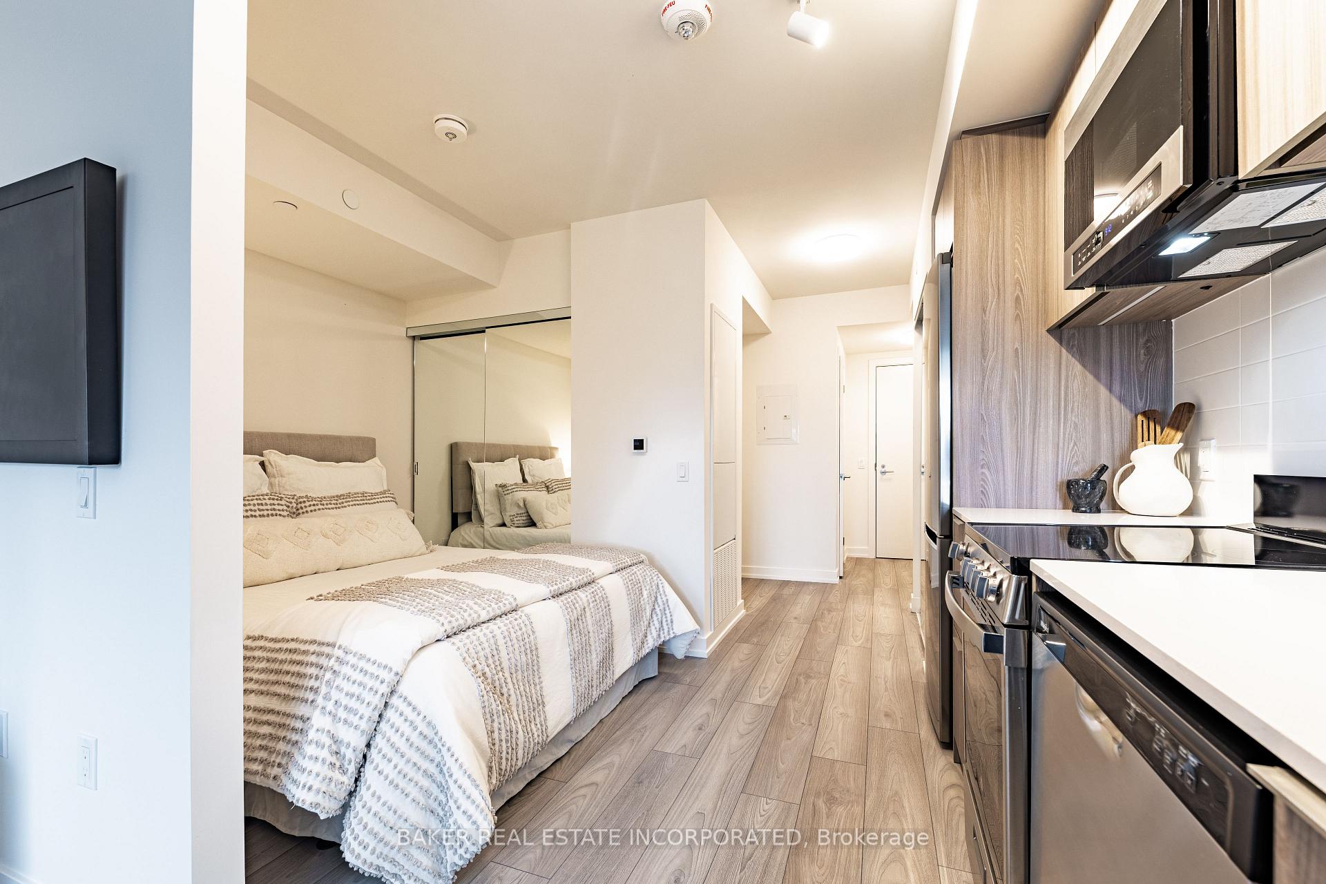 Photo 3 of Unit 1112, 223 Redpath Avenue, Toronto, Mount Pleasant West — HOMEH