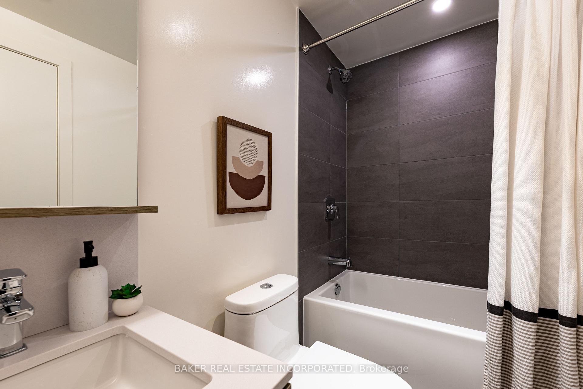 Photo 5 of Unit 1112, 223 Redpath Avenue, Toronto, Mount Pleasant West — HOMEH