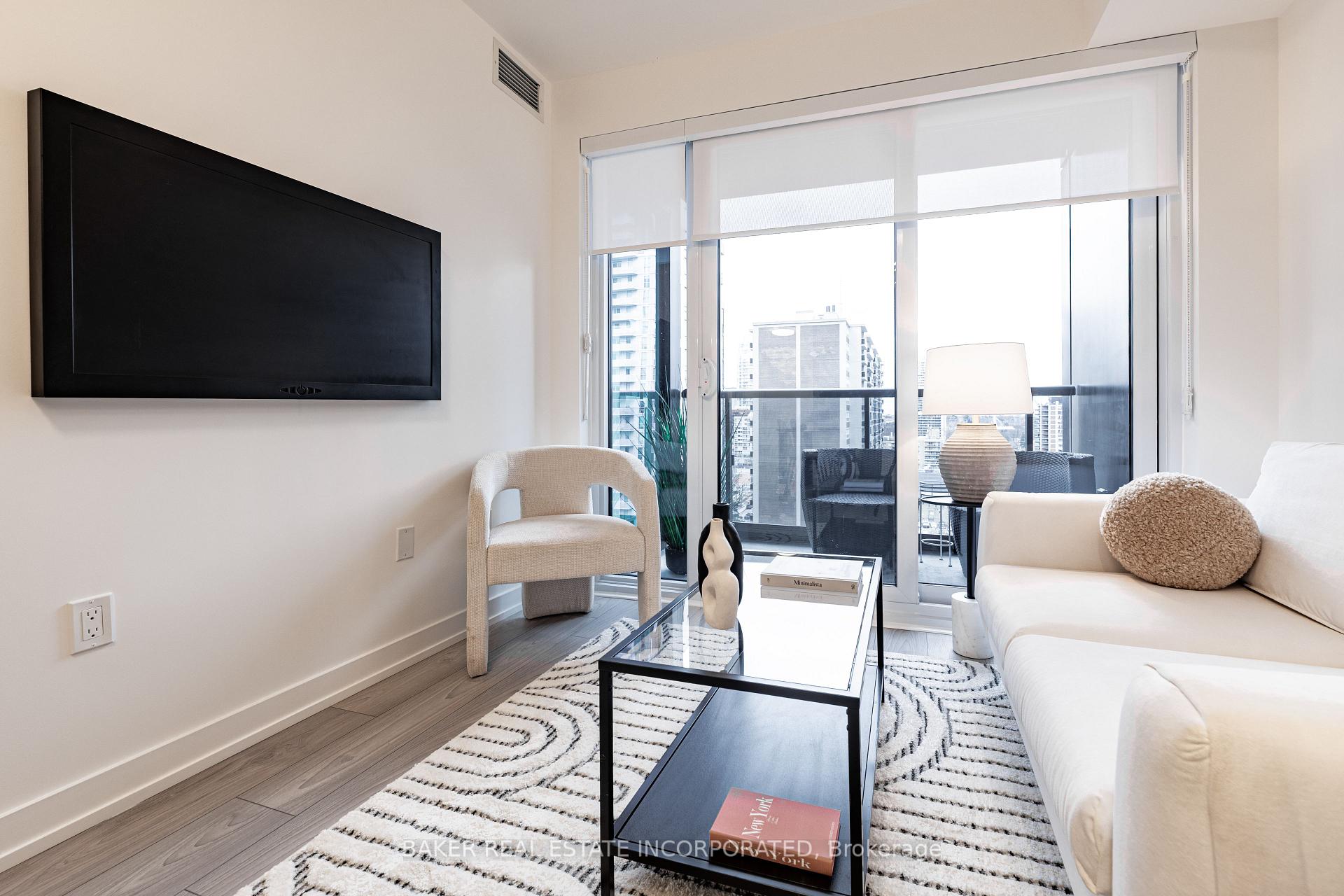 Photo 4 of Unit 1607, 223 Redpath Avenue, Toronto, Mount Pleasant West — HOMEH