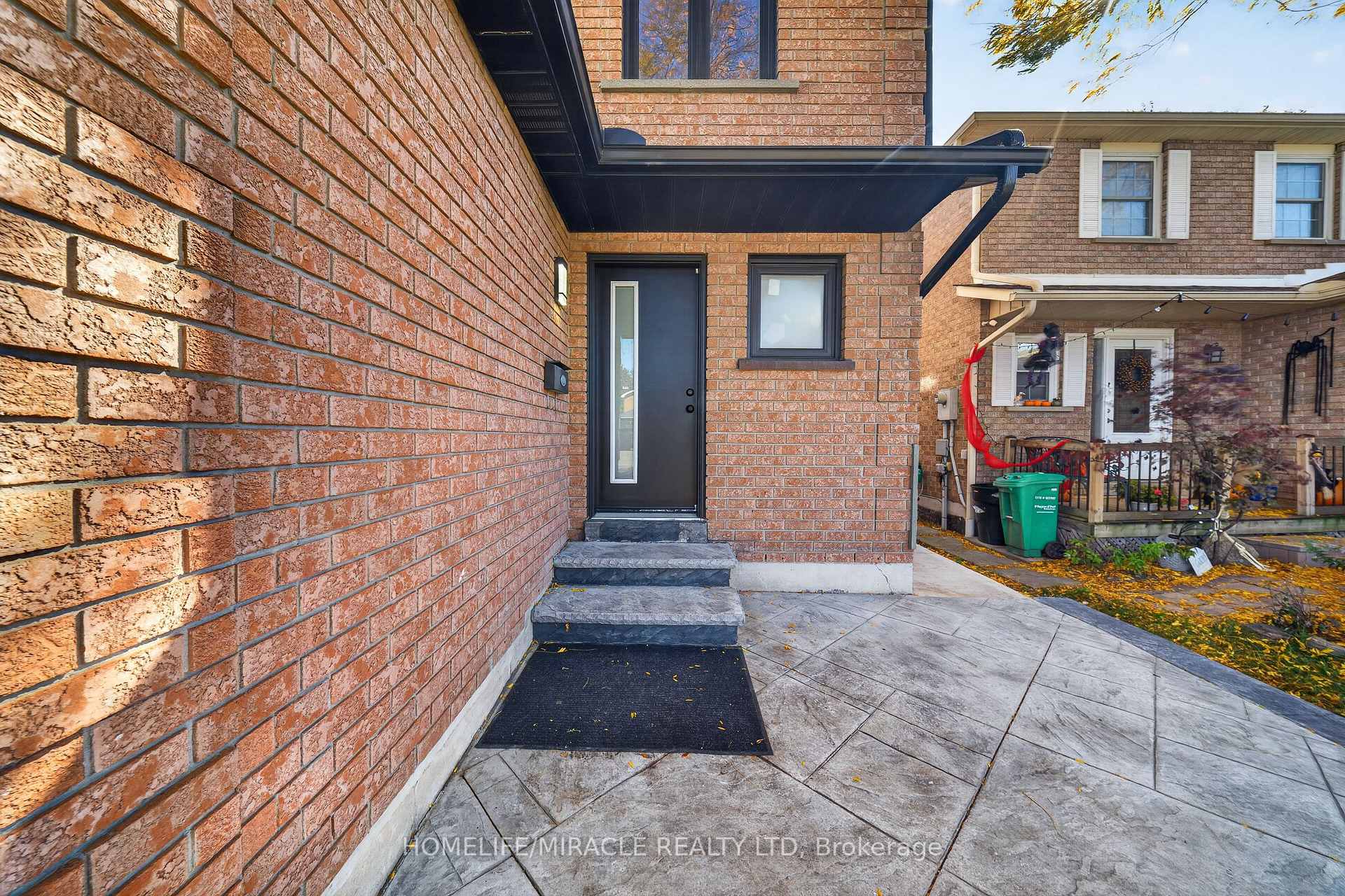 Photo 4 of 3034 Runcorn Row, Mississauga, Meadowvale — HOMEH