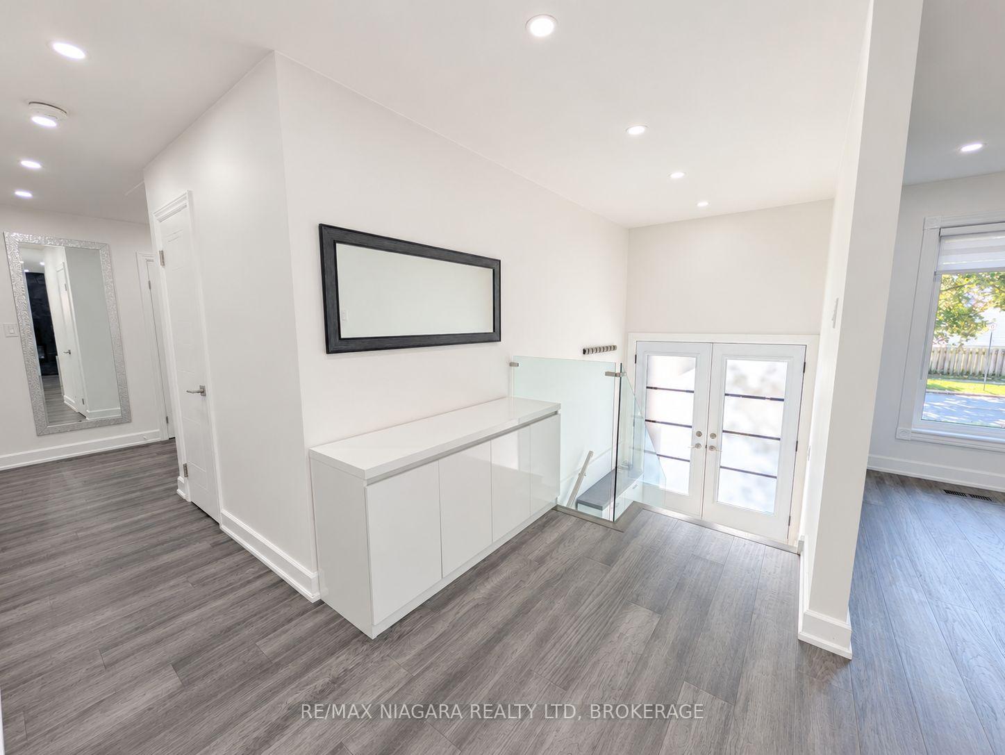Photo 2 of 2474 Bridge Road, Oakville, West — HOMEH
