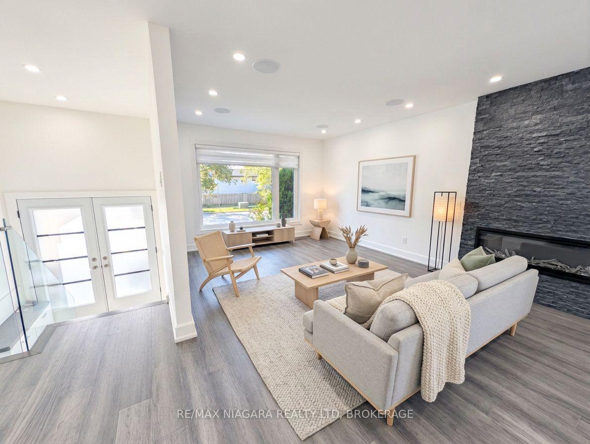 Photo 3 of 2474 Bridge Road, Oakville, West — HOMEH