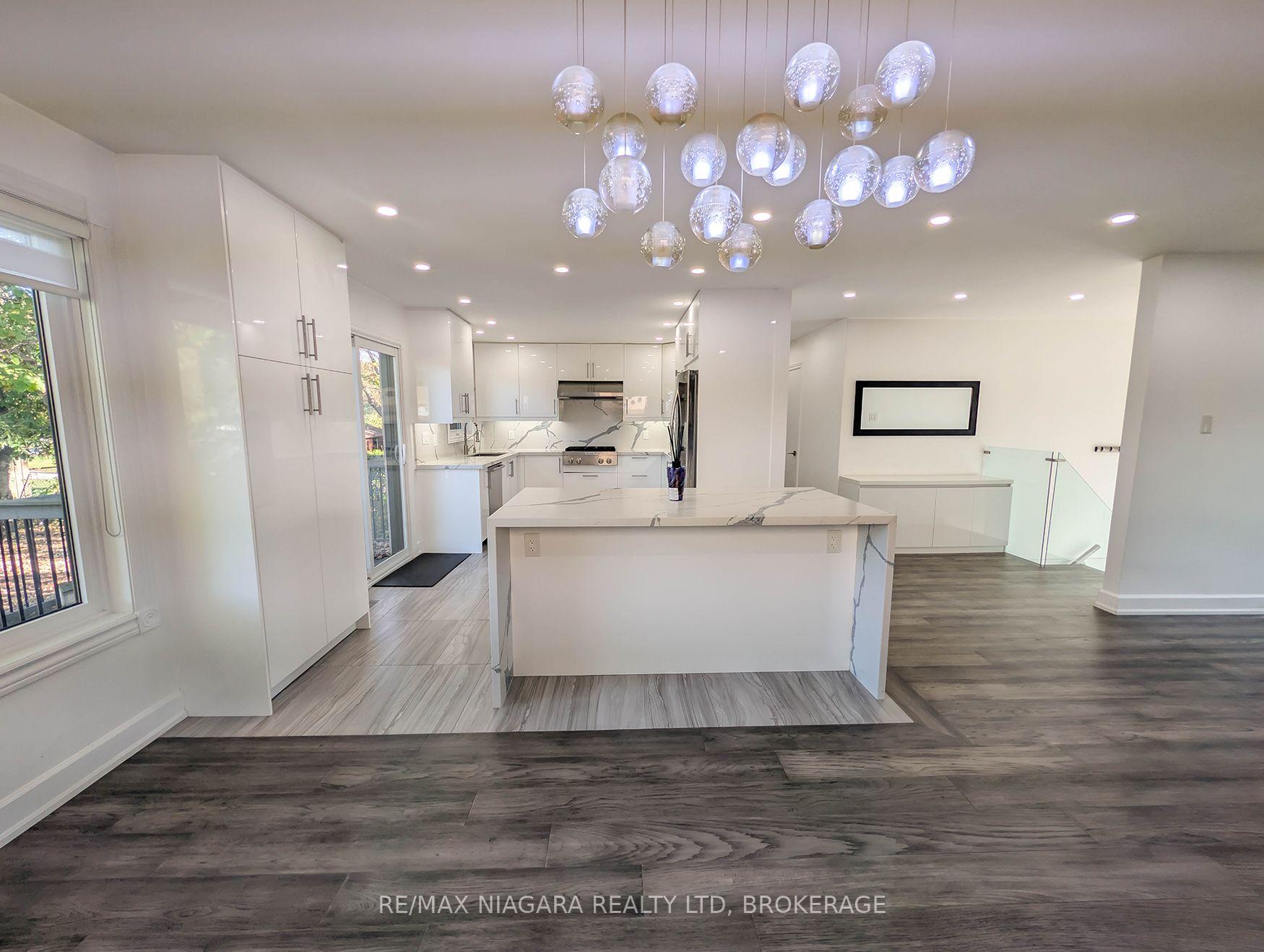 Photo 6 of 2474 Bridge Road, Oakville, West — HOMEH