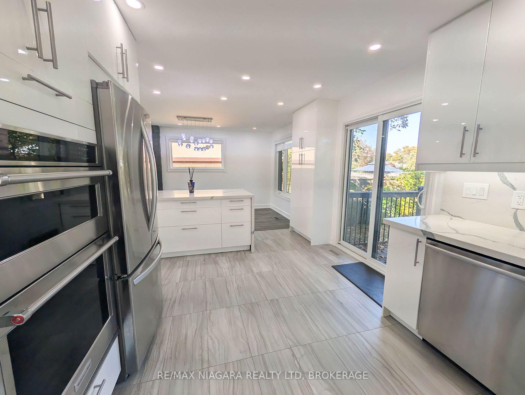 Photo 10 of 2474 Bridge Road, Oakville, West — HOMEH