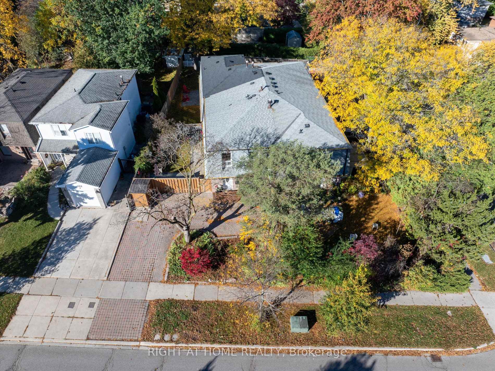 Photo 2 of 124 Springhead Gardens, Richmond Hill, North Richvale — HOMEH