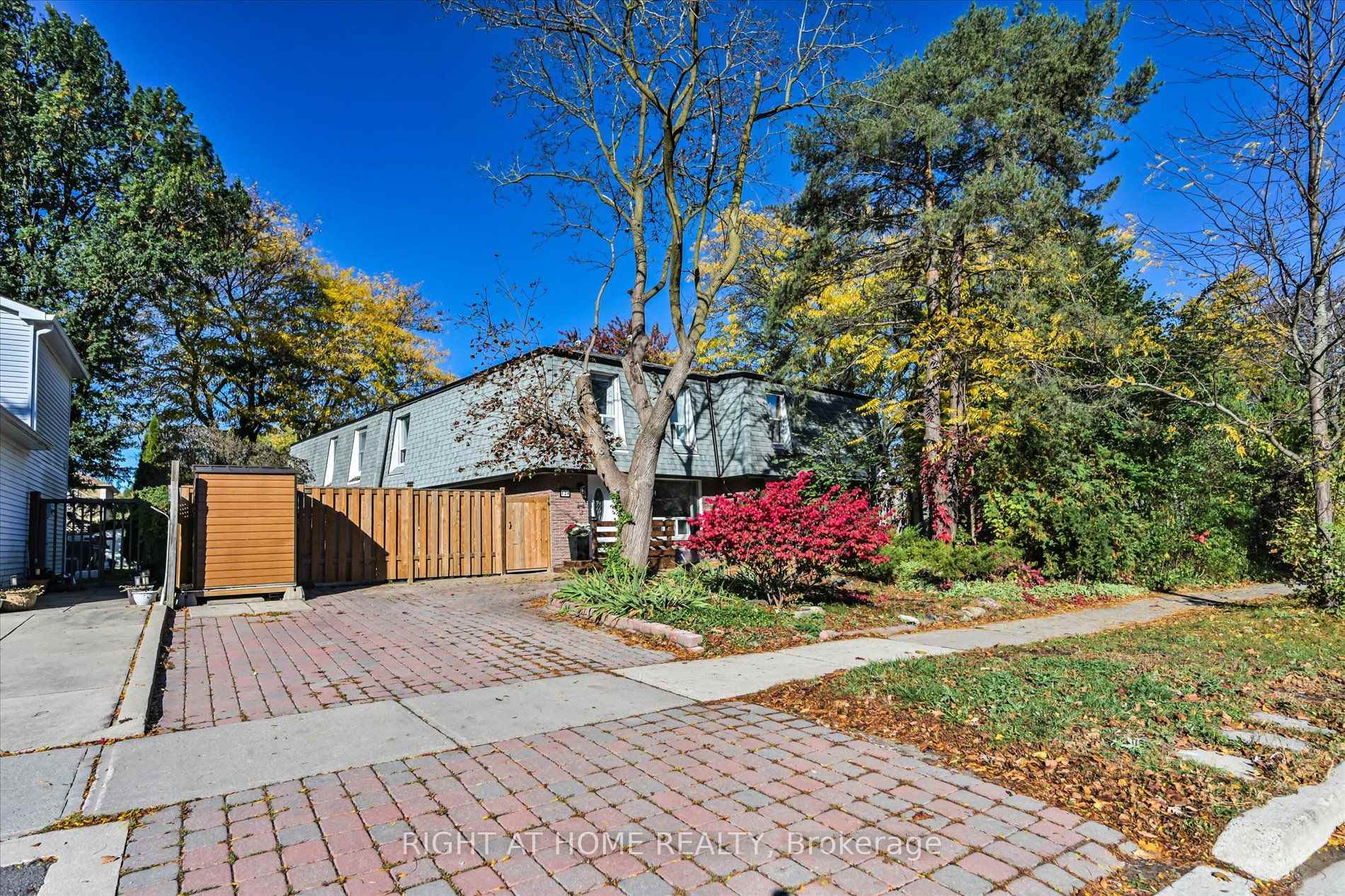Photo 5 of 124 Springhead Gardens, Richmond Hill, North Richvale — HOMEH