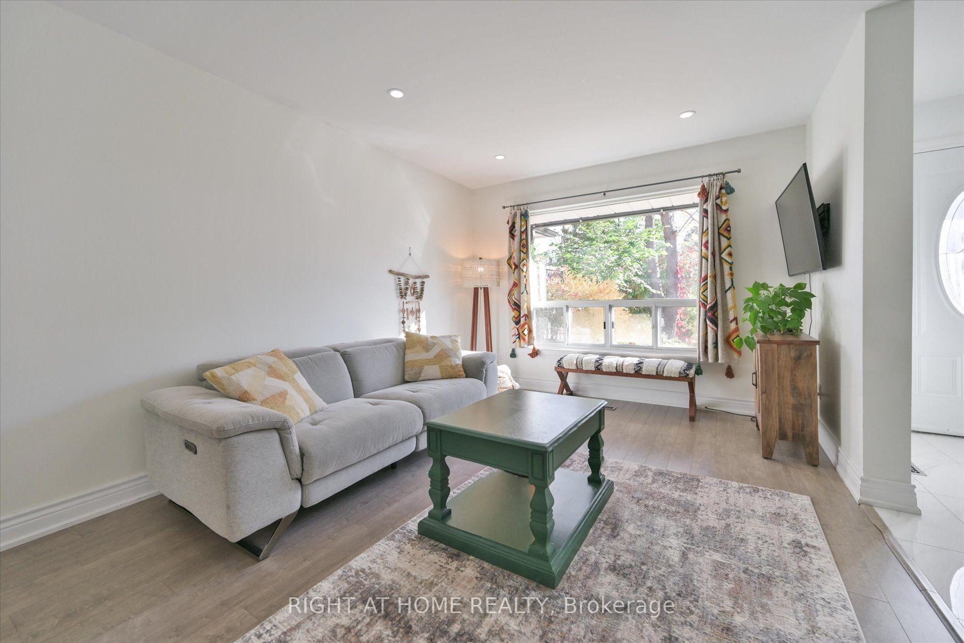 Photo 11 of 124 Springhead Gardens, Richmond Hill, North Richvale — HOMEH