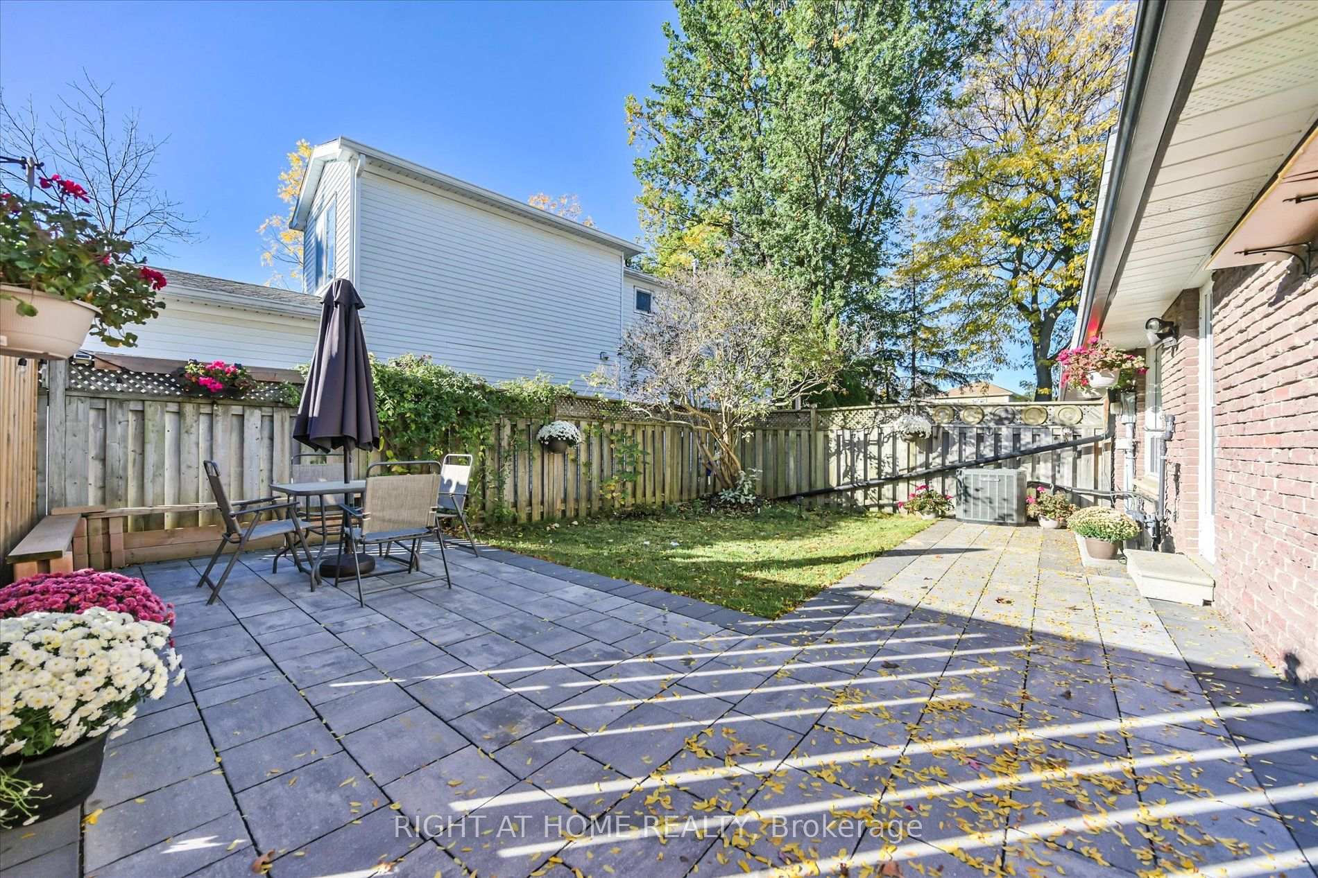 Photo 33 of 124 Springhead Gardens, Richmond Hill, North Richvale — HOMEH