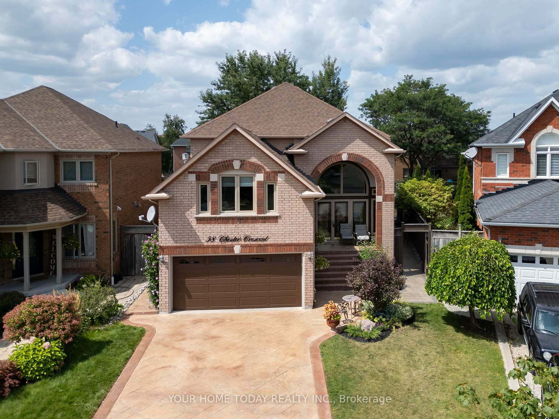 Photo 2 of 58 Chester Crescent, Halton Hills, Georgetown — HOMEH