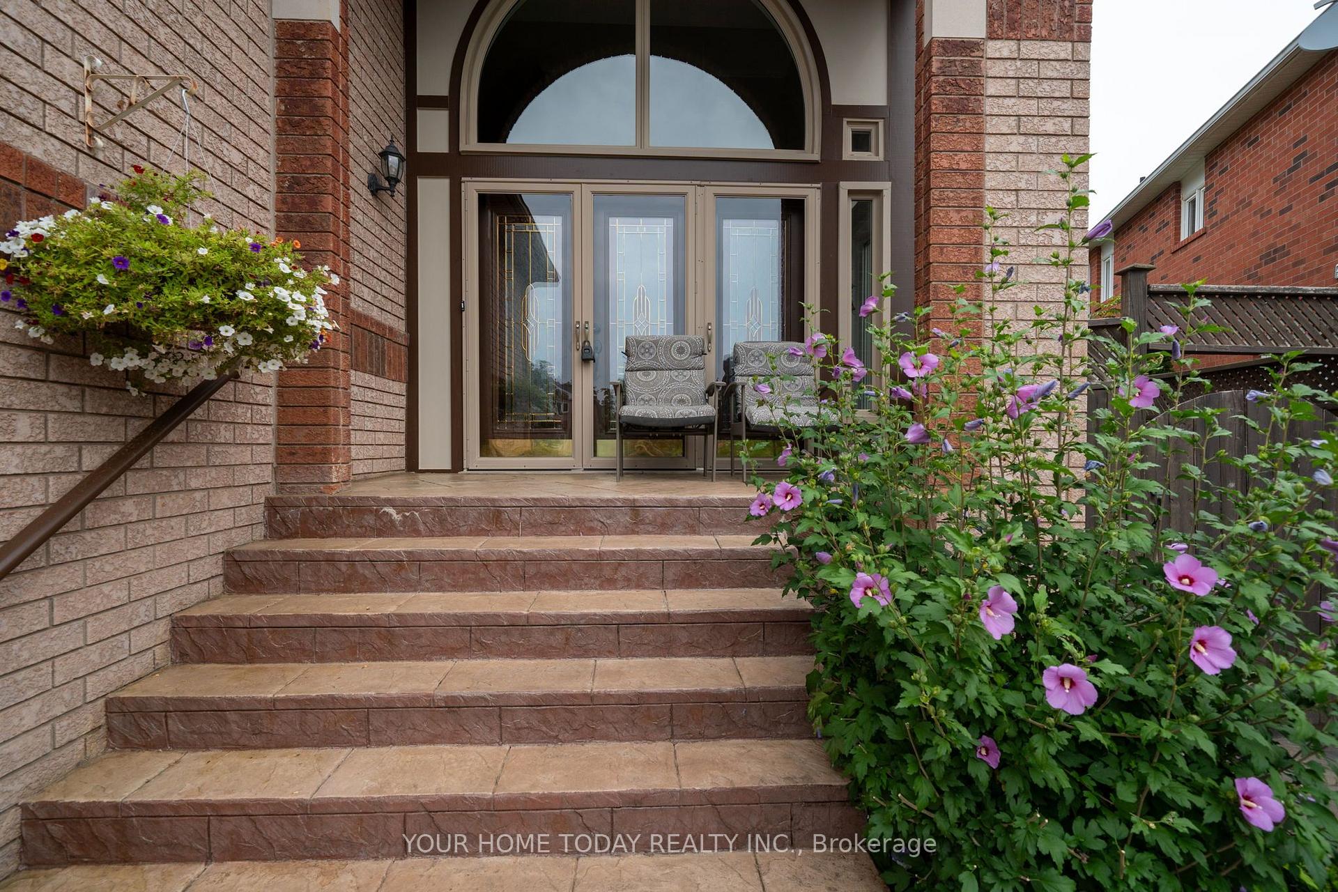 Photo 5 of 58 Chester Crescent, Halton Hills, Georgetown — HOMEH