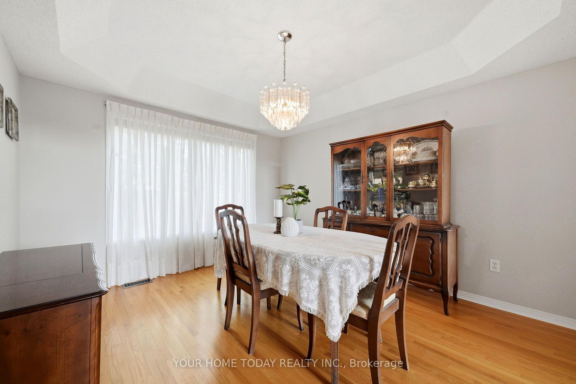 Photo 9 of 58 Chester Crescent, Halton Hills, Georgetown — HOMEH