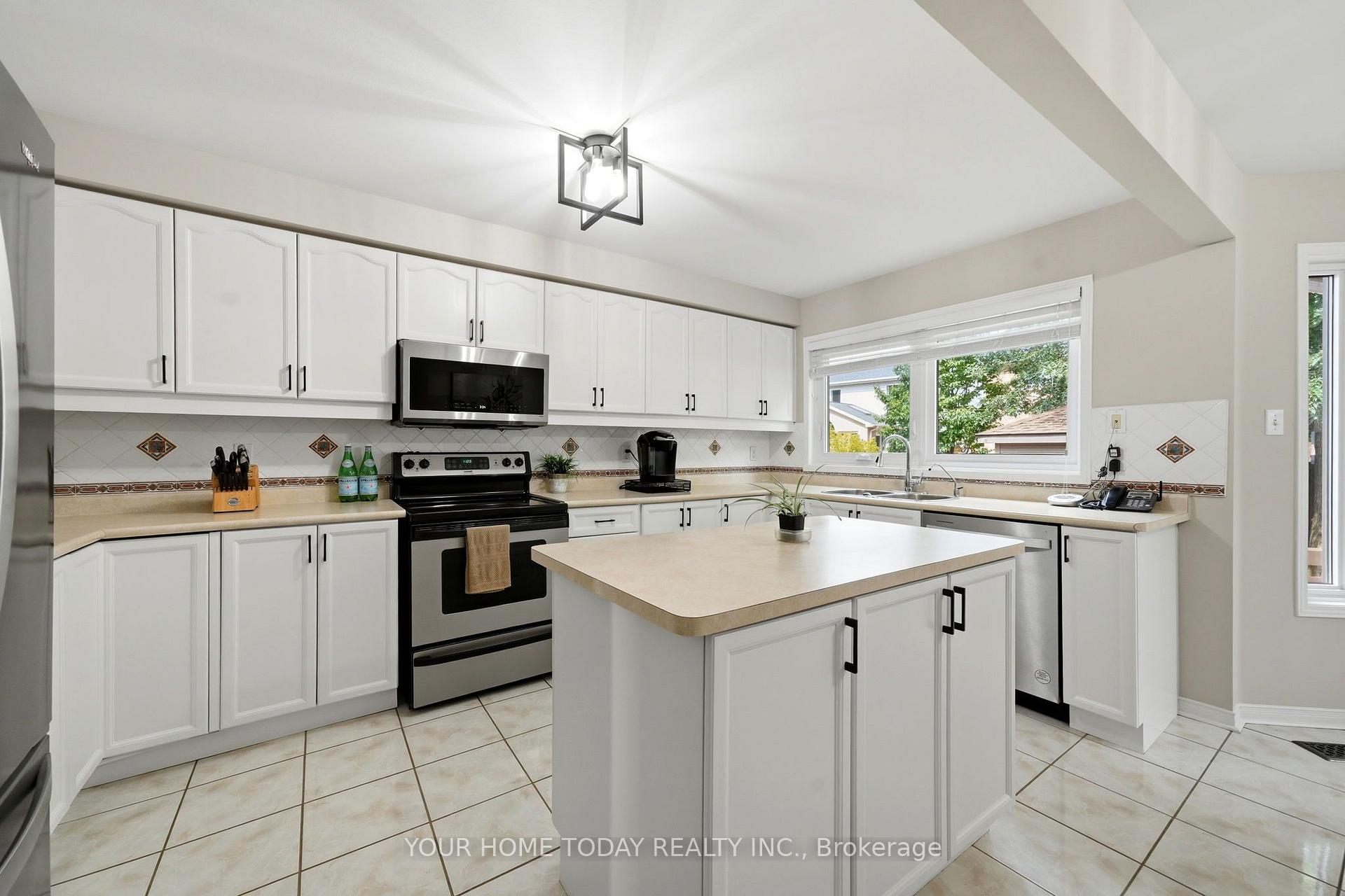 Photo 10 of 58 Chester Crescent, Halton Hills, Georgetown — HOMEH