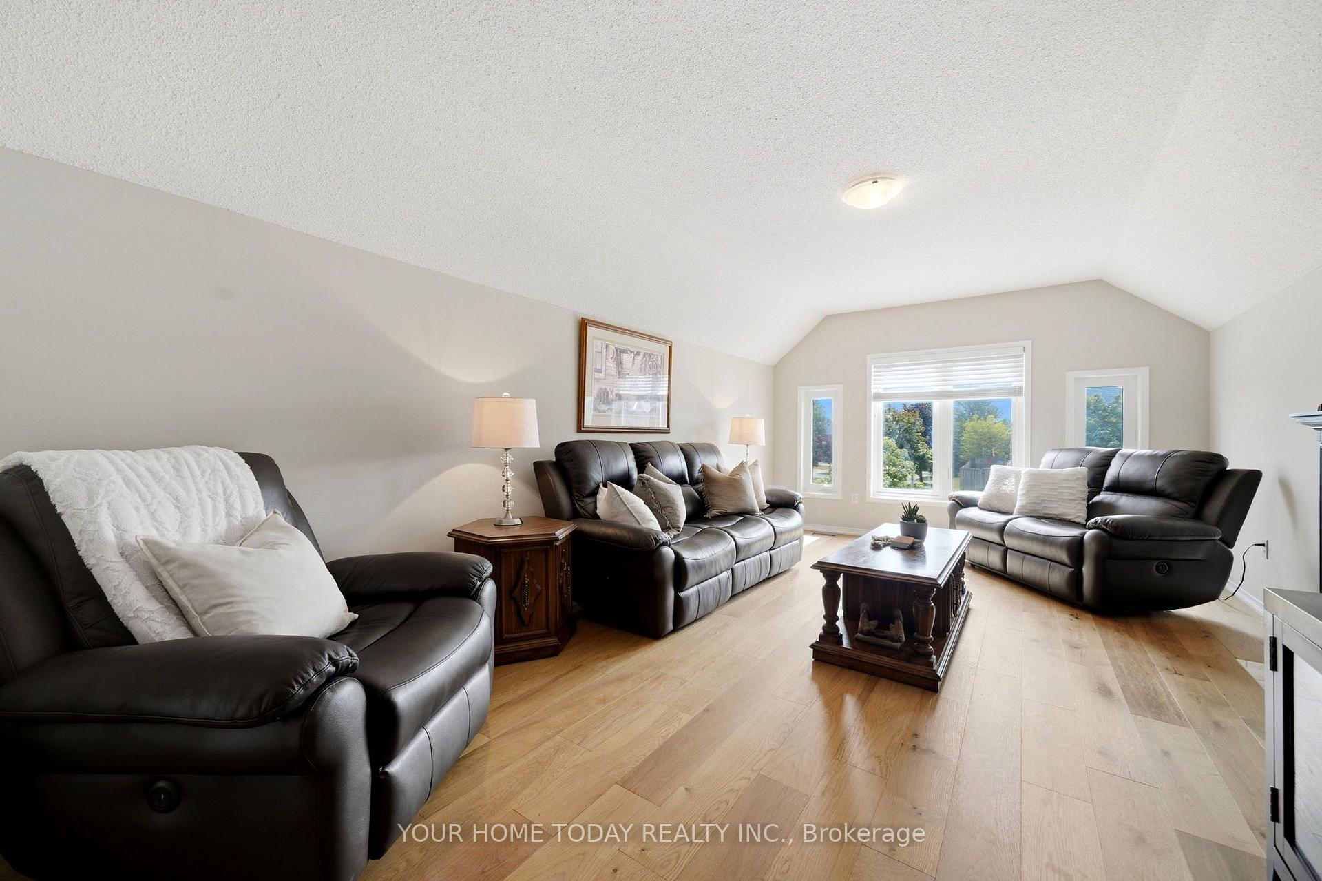 Photo 18 of 58 Chester Crescent, Halton Hills, Georgetown — HOMEH