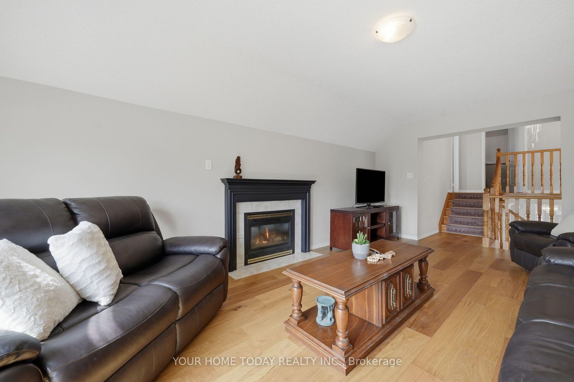 Photo 19 of 58 Chester Crescent, Halton Hills, Georgetown — HOMEH