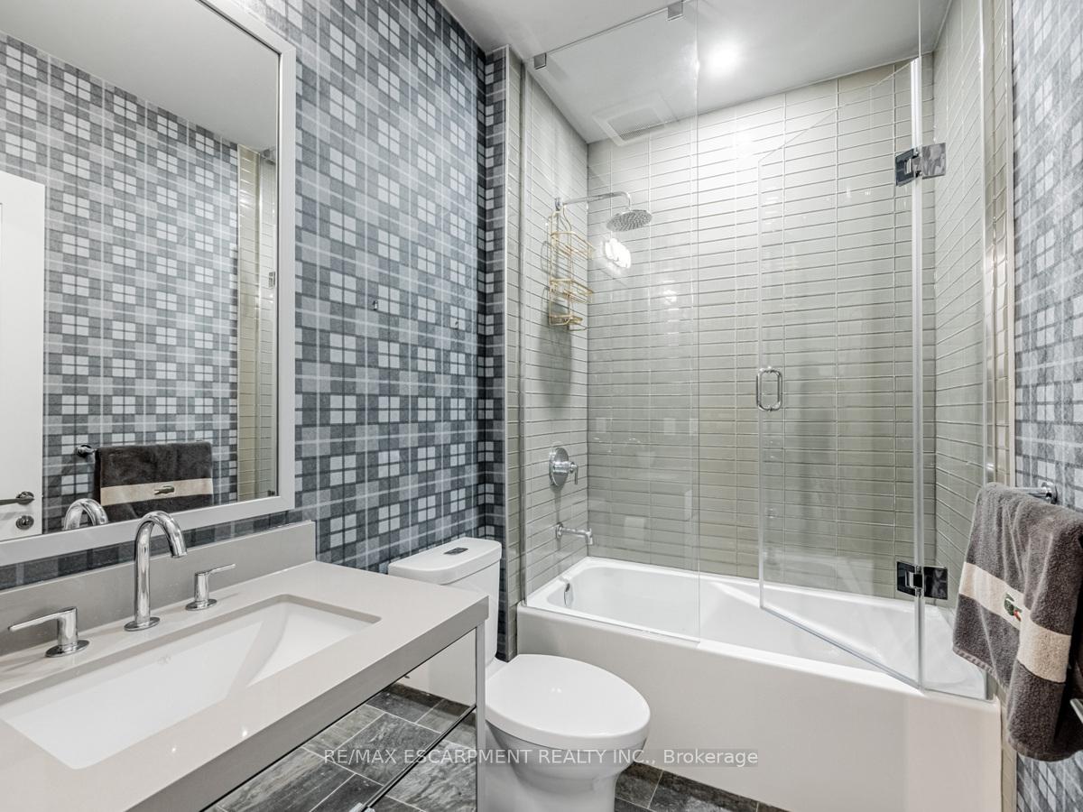 Photo 37 of 393 Maple Grove Drive, Oakville, Morrison — HOMEH