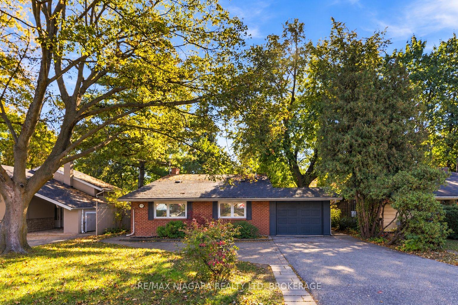 Photo 1 of Unit Main, 1852 Truscott Drive, Mississauga, Clarkson — HOMEH
